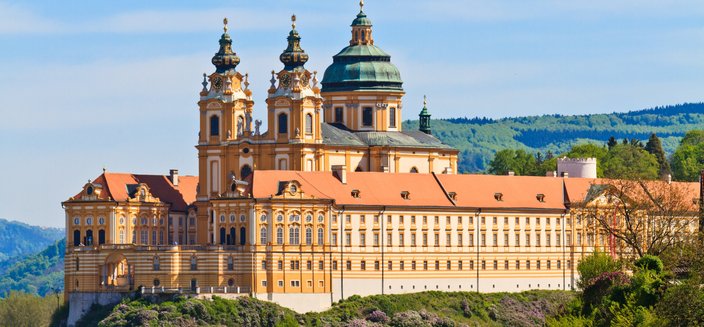 Adora -Stift Melk thront über der Donau, Österreich