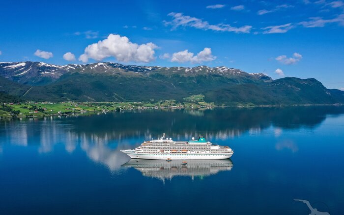 MS Amera in Sandane MS Amera in Sandane