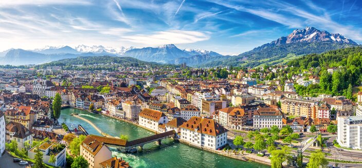 Alena -Chapel Br&uuml;cke und Vierwaldstattersee in Luzern, Schweiz