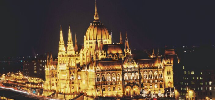 Amelia -Parlament von Budapest bei Nacht, Ungarn