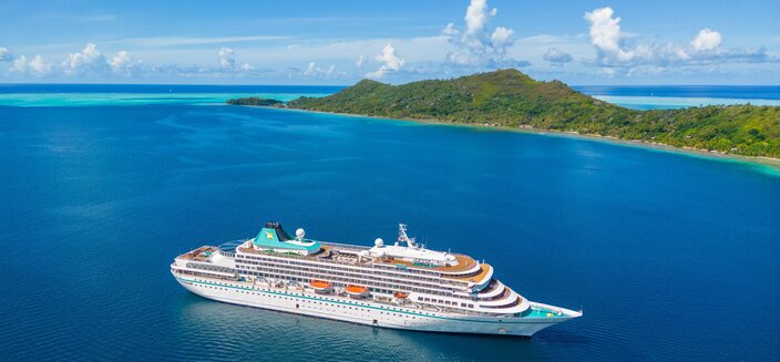 Amera -MS Amera vor Bora Bora