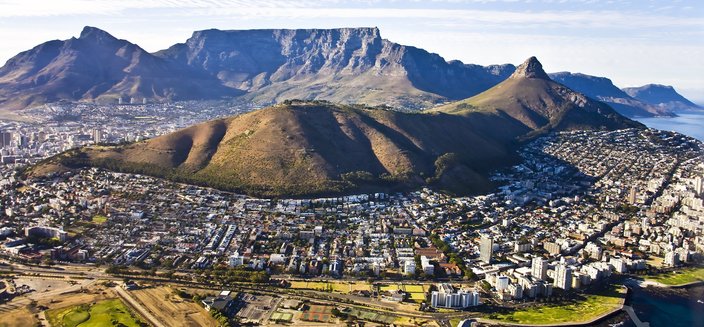 Amera -Tafelberg und Kapstadt aus der Vogelperspektive, Südafrika
