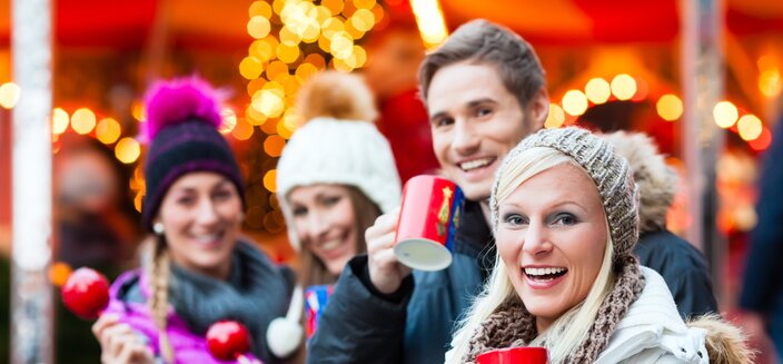 Amina -Geselliges Glühweintrinken auf dem Weihnachtsmarkt