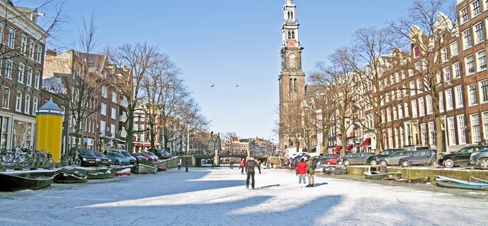 Annika -zugefrorene Grachten in Amsterdam, Niederlande