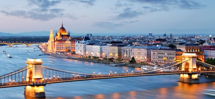 Antonia -D&auml;mmerung in Budapest an der Donau, Ungarn