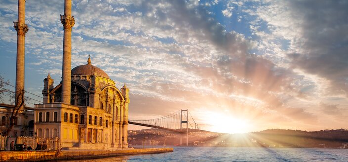 Artania -Meerenge Bosporus in Istanbul, Türkei