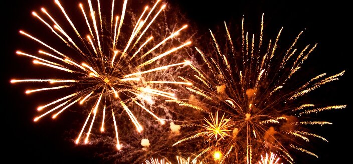 Aurelia -prachtvolles Höhenfeuerwerk