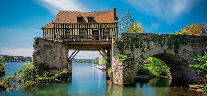 Gloria -Gebrochene Brücke in Vernon, Frankreich