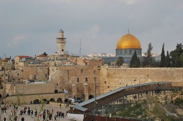 Die Kuppel des Felsendoms überragt die Dächer Jerusalems, Israel
