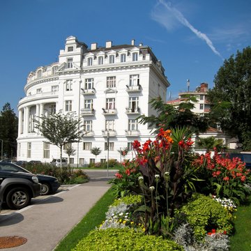 Weißes Haus in Baden, Österreich
