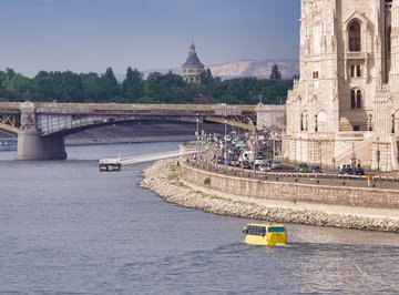 Stadtrundfahrt mit dem Amphibienbus in Budapest, Ungarn