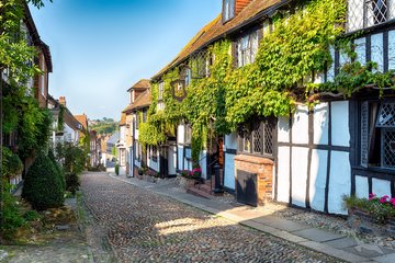 Kleine Gasse mit Fachwerkhäusern in Rye, England