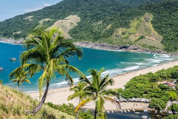 Strand auf der Insel Ilhabela, Brasilien