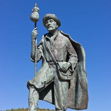 Statue auf dem Jakobsweg in Santiago de Compostela, Spanien