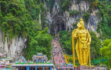 Riesiger Buddha vor den Batu-Höhlen, Malaysia