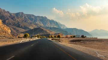 Strasse an der Kueste von Khasab, Oman