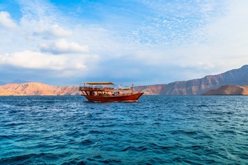 Dhau Boot vor der Küste des Oman