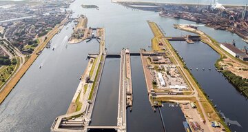 Ijmuiden, Die größte Seeschleuse der Welt