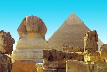Sphinx vor den Pyramiden von Gizeh in Ägypten