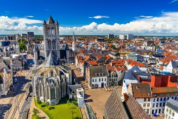 Blick auf die Stadt Gent und die St.-Bavo-Kathedrale, Belgien