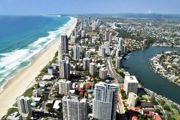 Strand und Skyline von Brisbane, Australien
