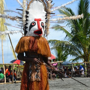 Traditionell gekleideter Tänzer, Papua Neuguinea