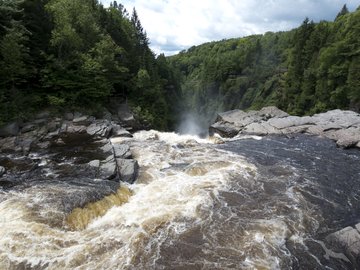 Wasserfall am Sainte-Anne Canyon, Kanada