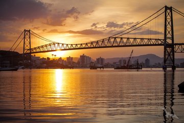  Luz Bruecke waehrend des Sonnenuntergangs, Brasilien