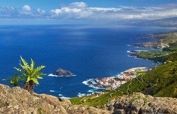 Küste Teneriffas mit dem Küstenort Garachico, Kanarische Inseln