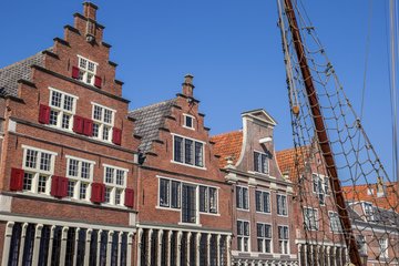 Typisch niederländische Häuser im Hafen Hoorns, Niederlande