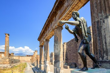 Statue im Apollo Tempel von Pompeji, Italien