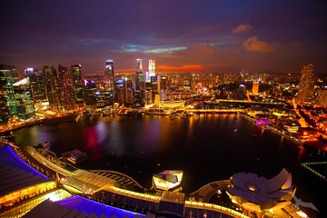 Panorama von Singapur bei Nacht
