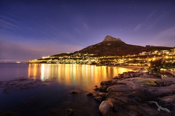 Hafen von Kapstadt bei Nacht, Südafrika