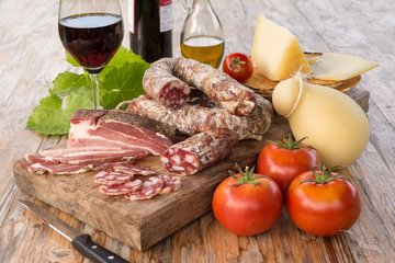 Wurst, Wein und Käse