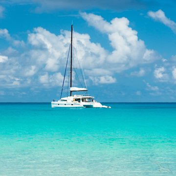 Entspannung an Bord eines Katamarans