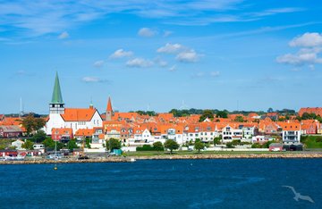 St. Nicholas Kirche und Hafen in Ronne, Dänemark