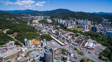 Panorama der Stadt Blumenau, Brasilien