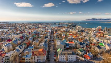 Panorama der Stadt Reykjavik mit Hafen, Island