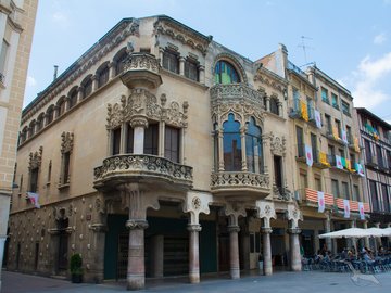 Gebäude am Marktplatz in Reus, Spanien