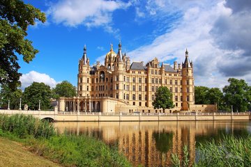 Schweriner Schloss auf der Schlossinsel in Schwerin, Deutschland