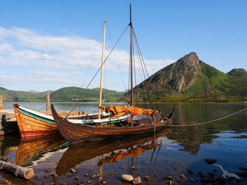 Schiffe vor dem Wikingermuseum 