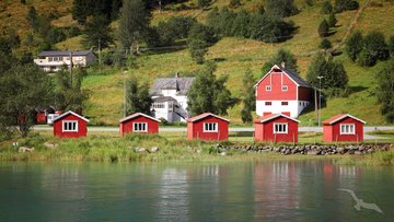 Søgne Kirche und Dorf Høllen