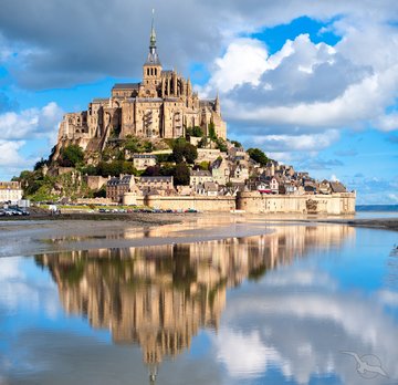 Bei Flut wird der Mont Saint Michel zur Insel, Frankreich