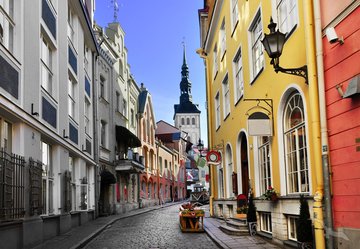 Gasse in der Altstadt von Tallinn, Estland