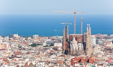 Panorama über Barcelona mi der herausragenden Sagrada Familia, Spanien