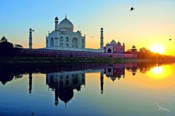 Der Taj Mahal im Sonnenuntergang in Agra, Indien