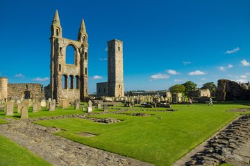 Friedhof und Ruine der Kathedrale in St. Andrews, Schottland