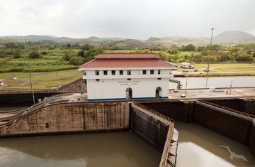 Die Miraflores Schleuse von der Aussichtsplattform, Panama