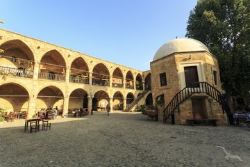 Innenhof des Büyük Han in Nikosia, Zypern