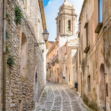 Gasse in Erice, Sizilien, Italien